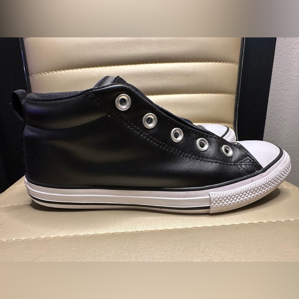 Leather Converse mid tops 4Y